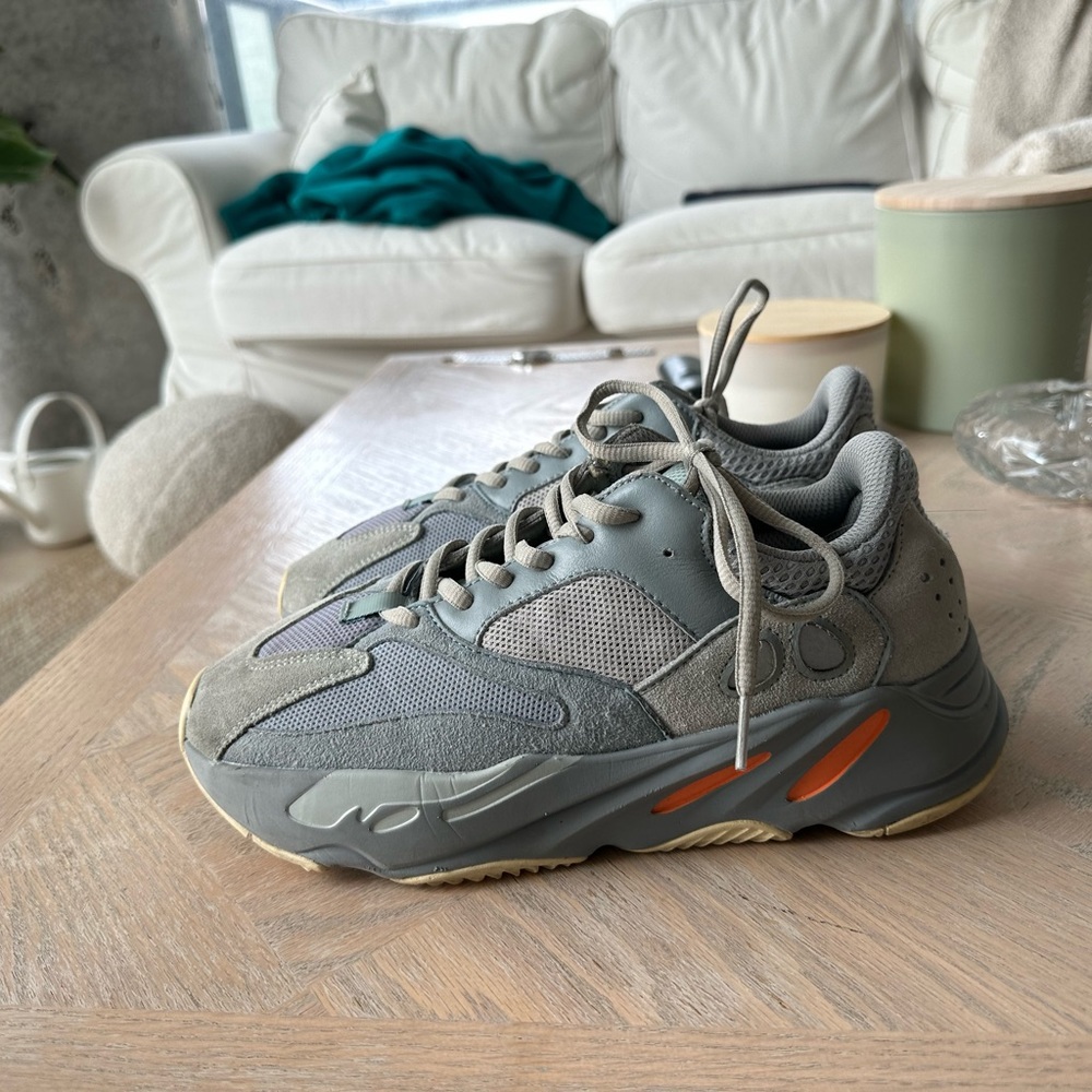 Yeezy boost 700
